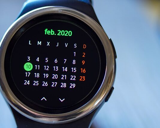 Czy smartwatch musi być połączony z telefonem?