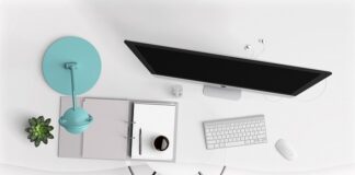 Czy jak komputer jest wyłączony to pobiera prąd?