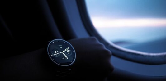 Jaki smartwatch z funkcja pisania sms?